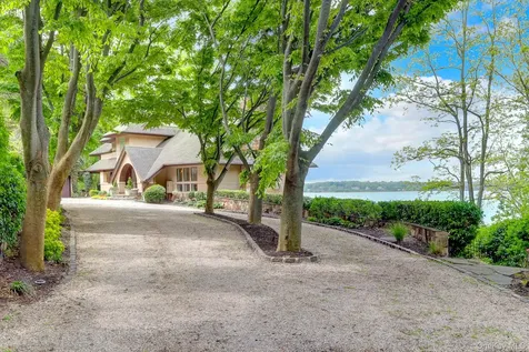 35 Sunview Drive Glen Cove NY 11542