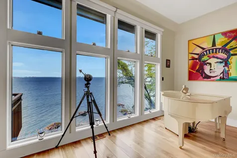 35 Sunview Drive Glen Cove NY 11542