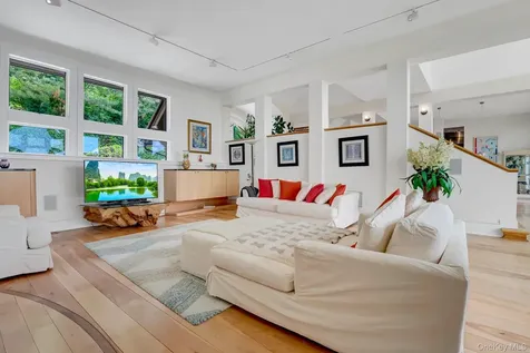 35 Sunview Drive Glen Cove NY 11542