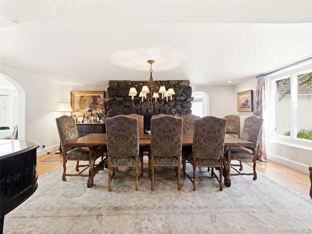 2 Aspen Place Great Neck NY 11021