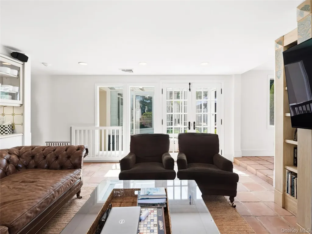 2 Aspen Place Great Neck NY 11021