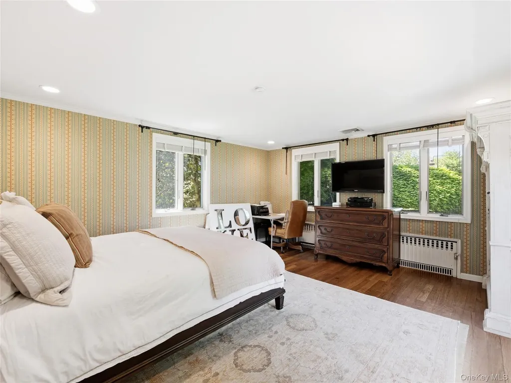 2 Aspen Place Great Neck NY 11021