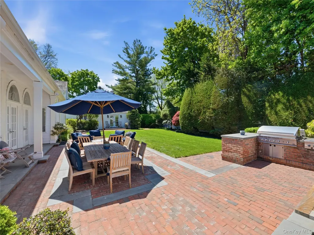 2 Aspen Place Great Neck NY 11021