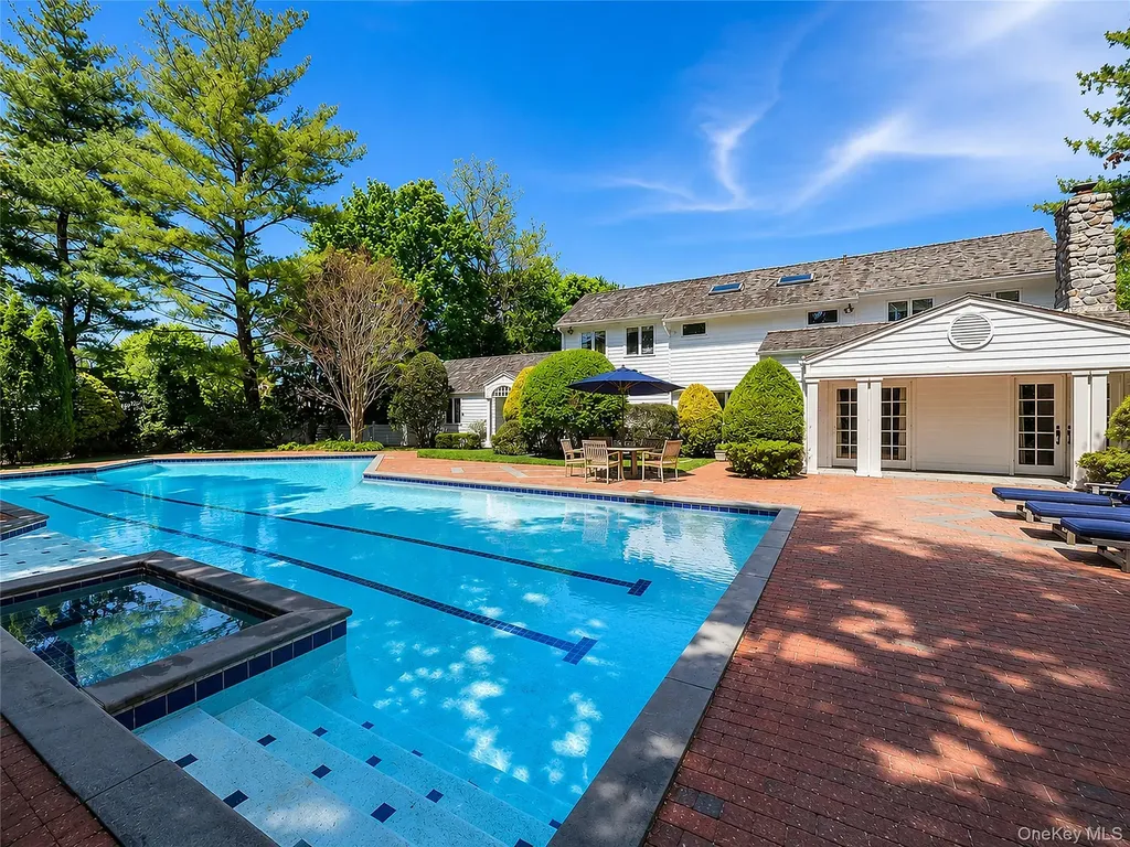 2 Aspen Place Great Neck NY 11021