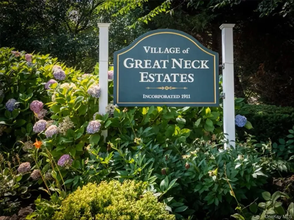 2 Aspen Place Great Neck NY 11021