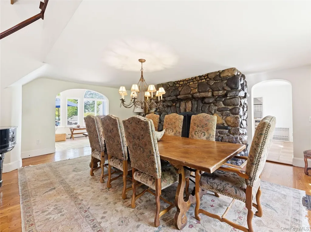 2 Aspen Place Great Neck NY 11021