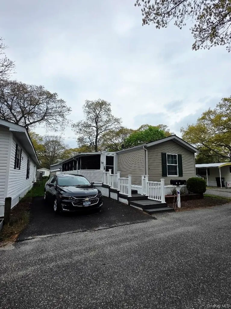 37 Hubbard Avenue Riverhead NY 11901