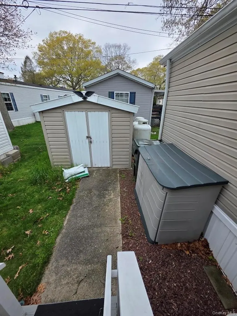 37 Hubbard Avenue Riverhead NY 11901