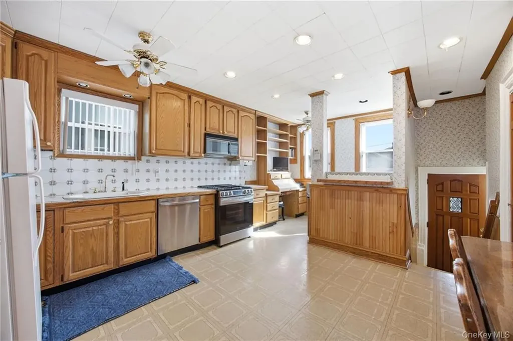 20 77th Street Brooklyn NY 11209