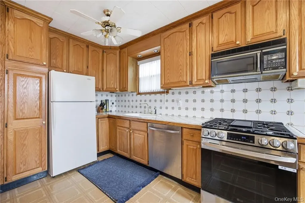 20 77th Street Brooklyn NY 11209