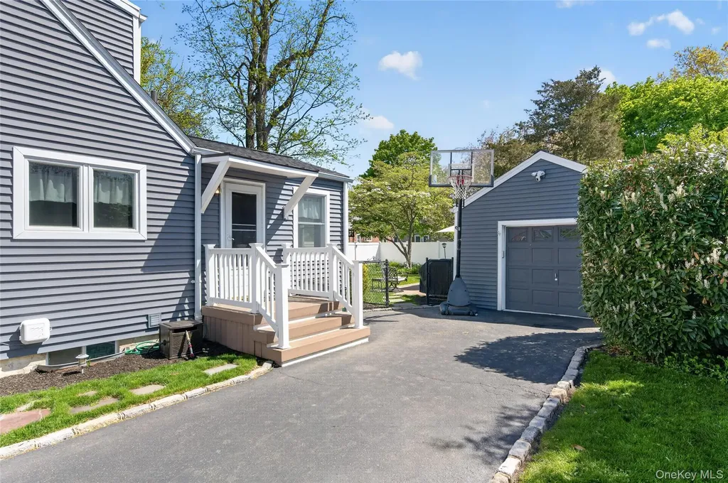 492 Atlantic Street East Northport NY 11731