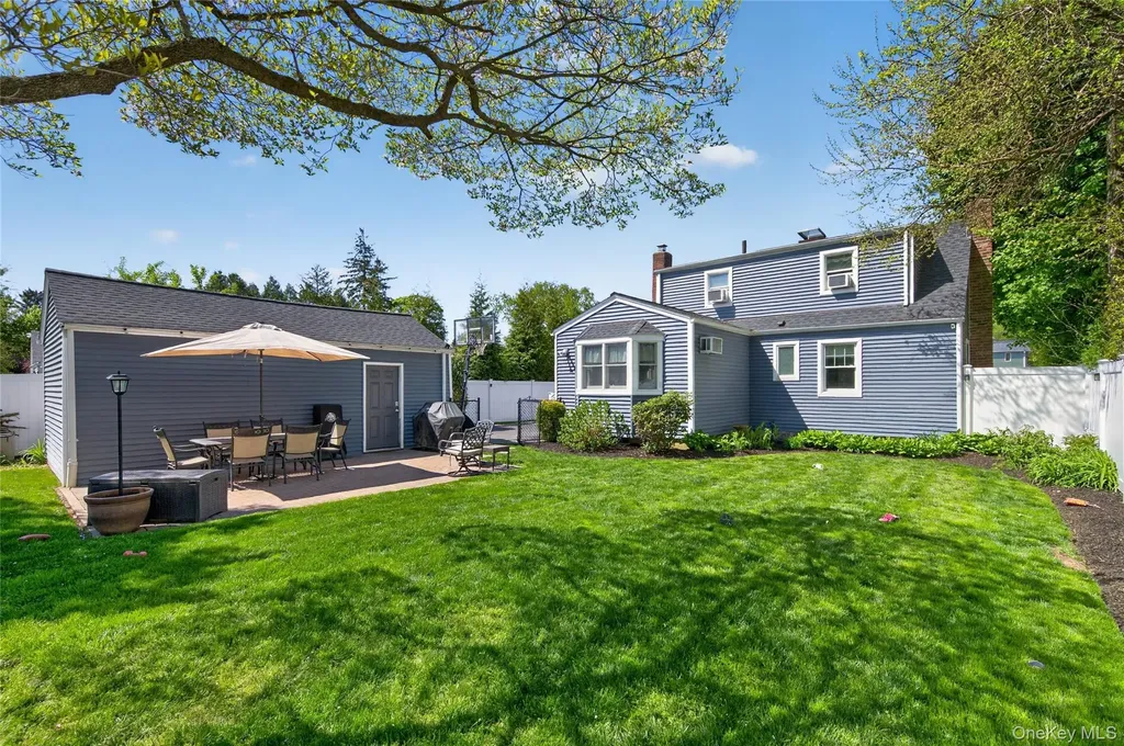 492 Atlantic Street East Northport NY 11731