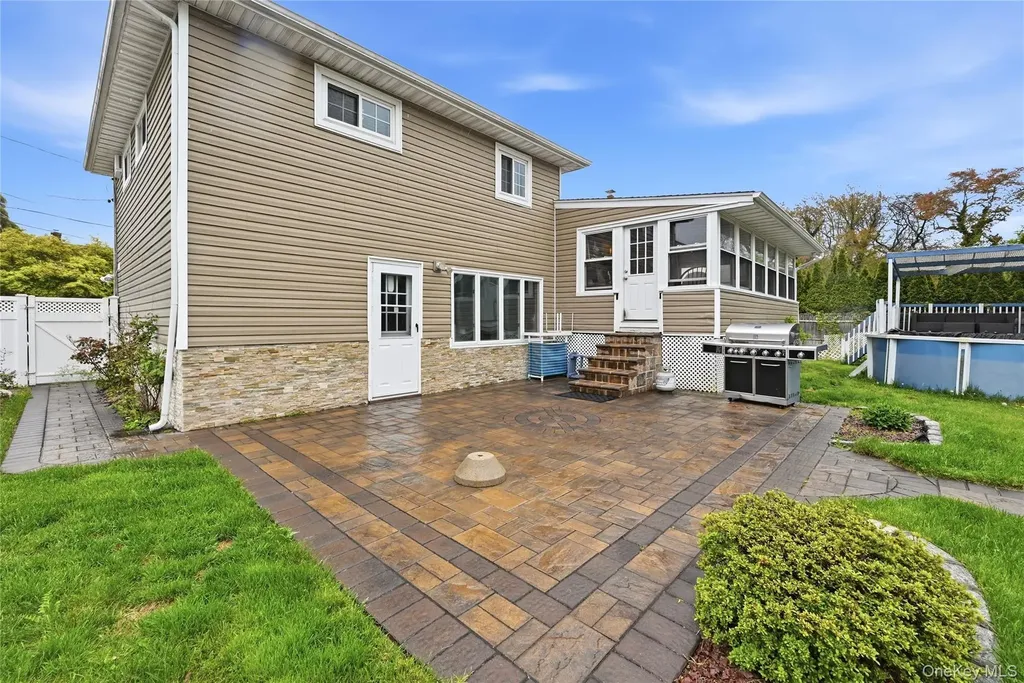 572 Benjamin Road North Babylon NY 11703