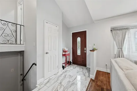 572 Benjamin Road North Babylon NY 11703