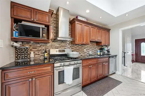 572 Benjamin Road North Babylon NY 11703