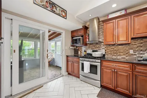 572 Benjamin Road North Babylon NY 11703