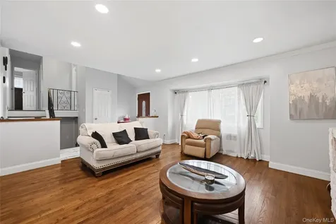 572 Benjamin Road North Babylon NY 11703