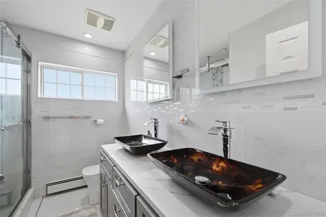 572 Benjamin Road North Babylon NY 11703