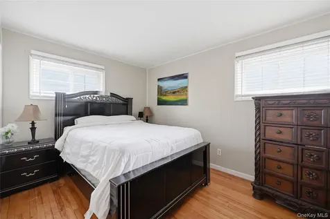 572 Benjamin Road North Babylon NY 11703