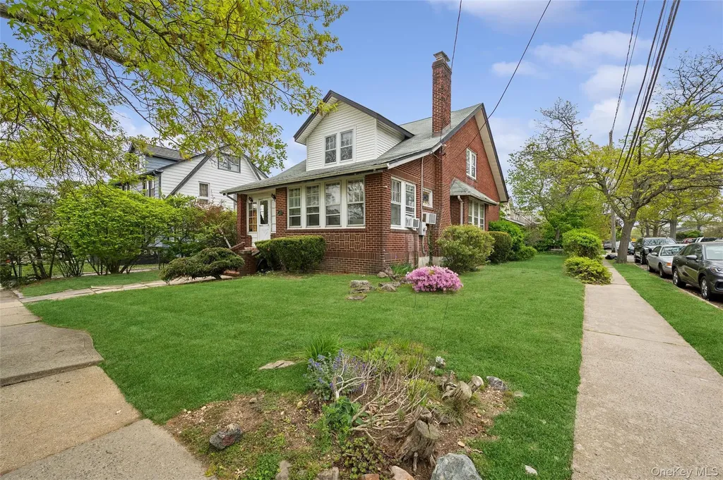 12 Harvard Avenue Hewlett NY 11557