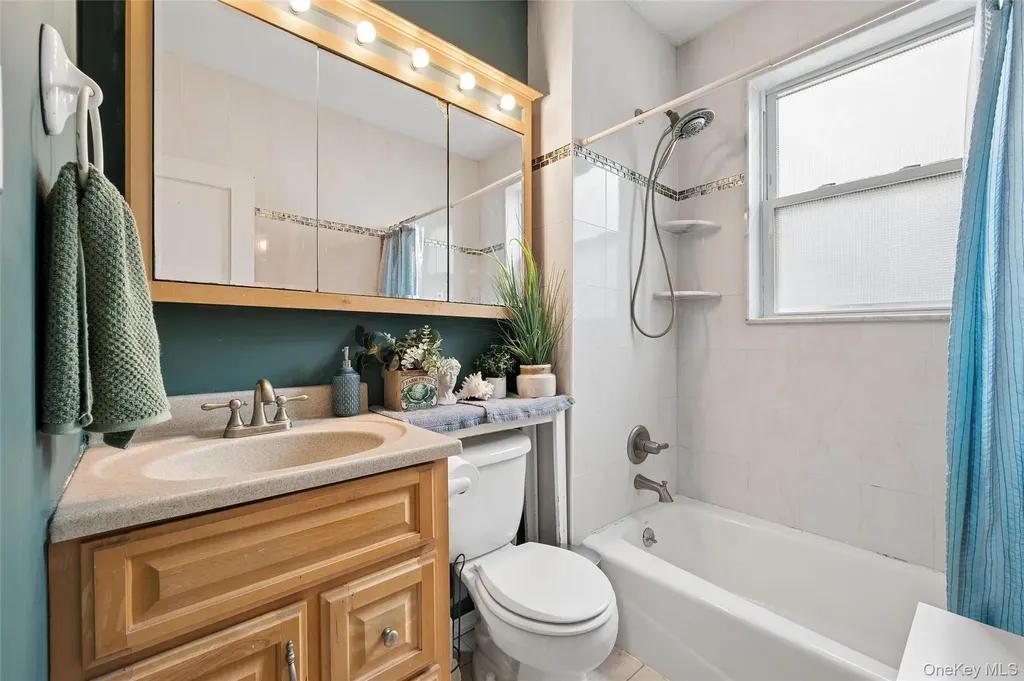 12 Harvard Avenue Hewlett NY 11557
