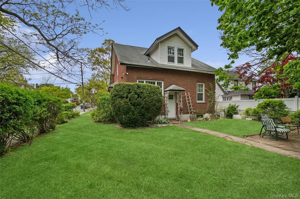 12 Harvard Avenue Hewlett NY 11557