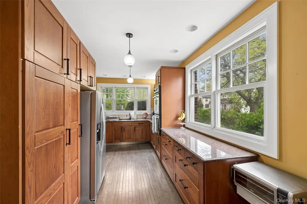 12 Harvard Avenue Hewlett NY 11557