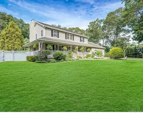 64 Beachfern Road Center Moriches NY 11934