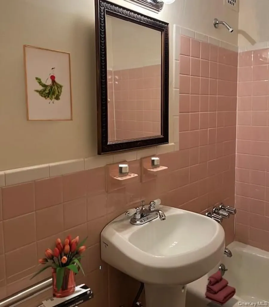 687 Bronx River Road Yonkers NY 10704