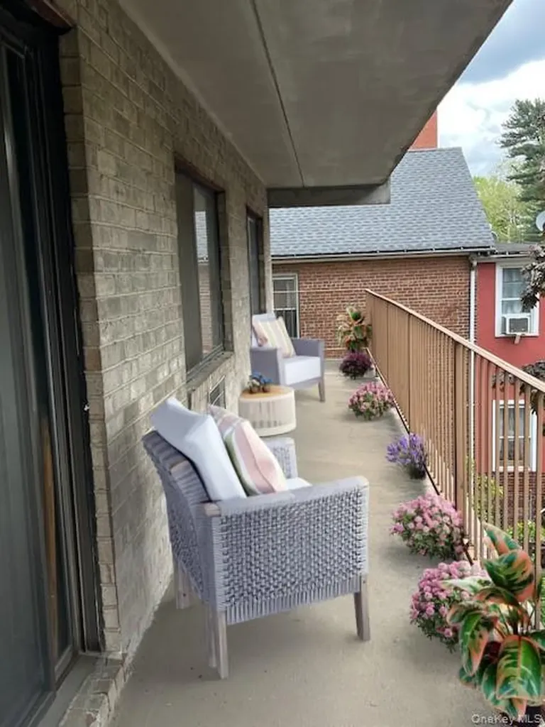 687 Bronx River Road Yonkers NY 10704