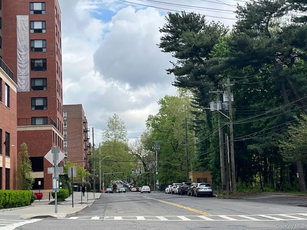 687 Bronx River Road Yonkers NY 10704