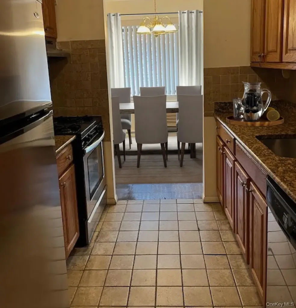 687 Bronx River Road Yonkers NY 10704