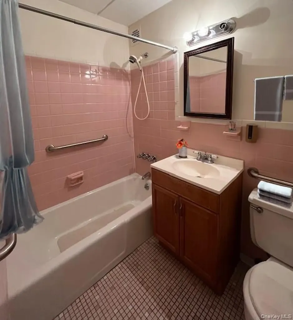 687 Bronx River Road Yonkers NY 10704