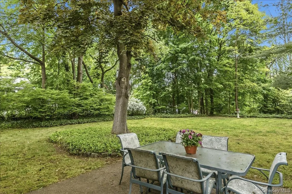 9 Fox Ridge Lane Locust Valley NY 11560