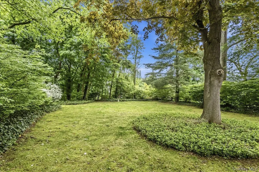 9 Fox Ridge Lane Locust Valley NY 11560