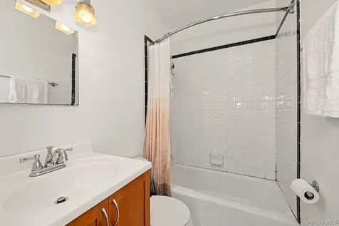 1452 Boston Post Road Larchmont NY 10538