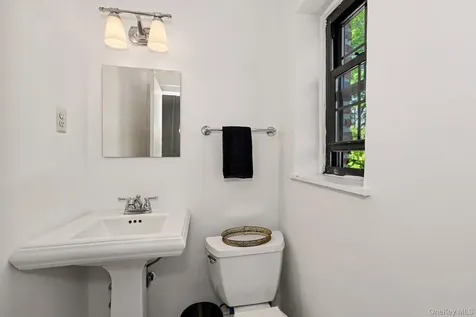 1452 Boston Post Road Larchmont NY 10538