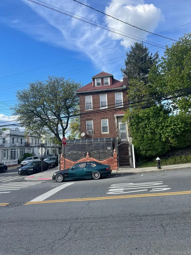 621 E 237th Street Bronx NY 10466