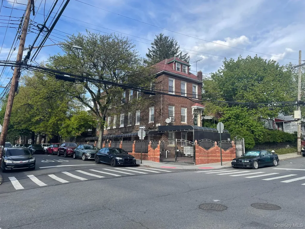 621 E 237th Street Bronx NY 10466