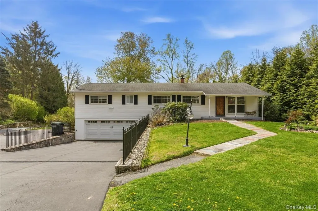 11 Lower Lake Road Mahopac NY 10541