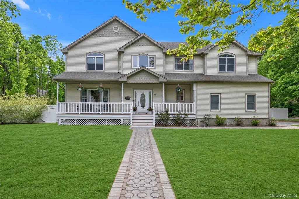 31 9th Avenue Kings Park NY 11754