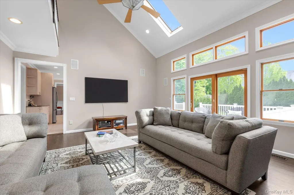31 9th Avenue Kings Park NY 11754