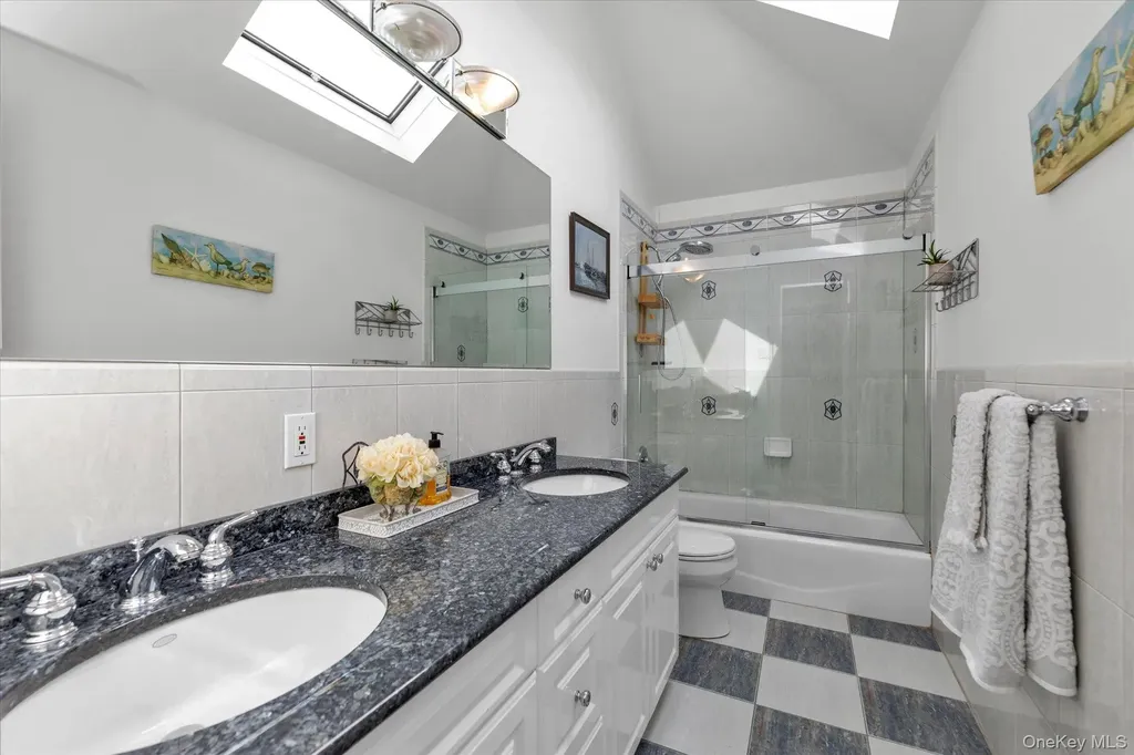 31 9th Avenue Kings Park NY 11754