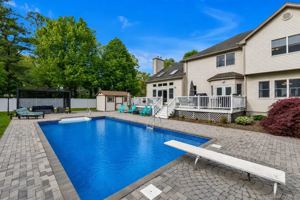 31 9th Avenue Kings Park NY 11754