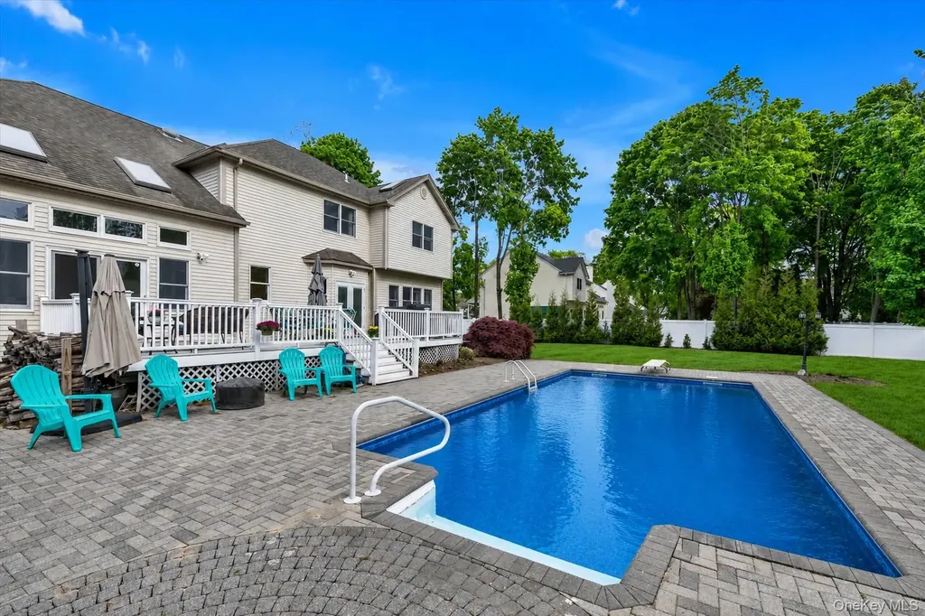 31 9th Avenue Kings Park NY 11754