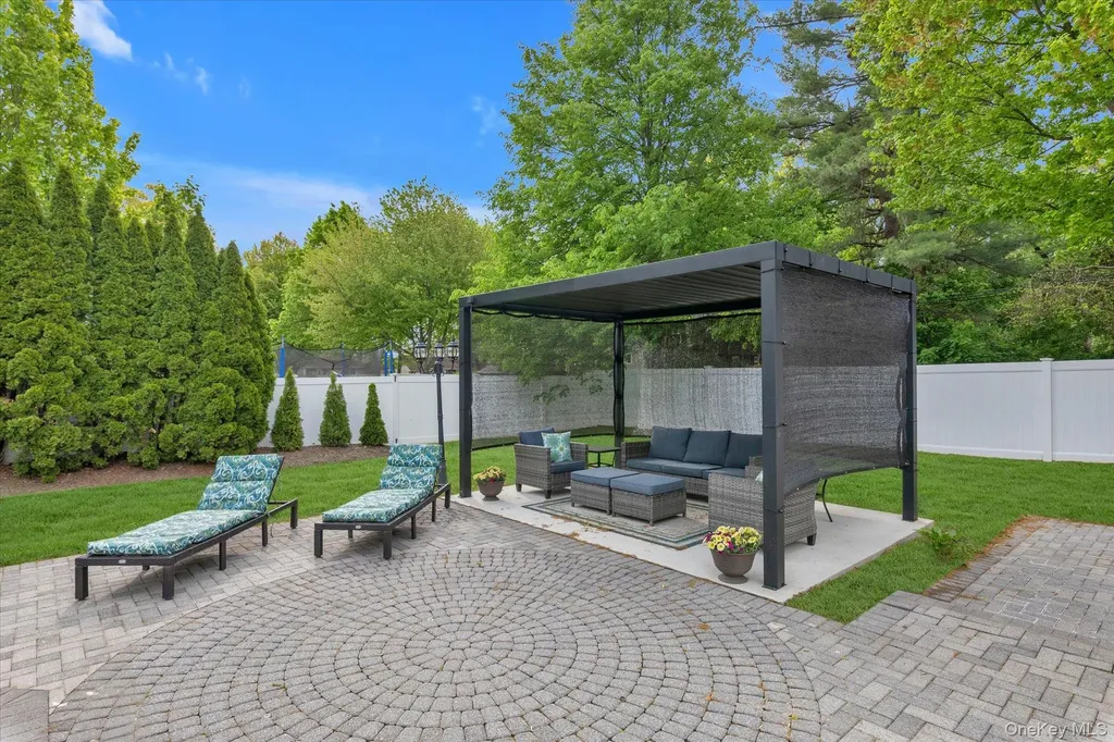 31 9th Avenue Kings Park NY 11754