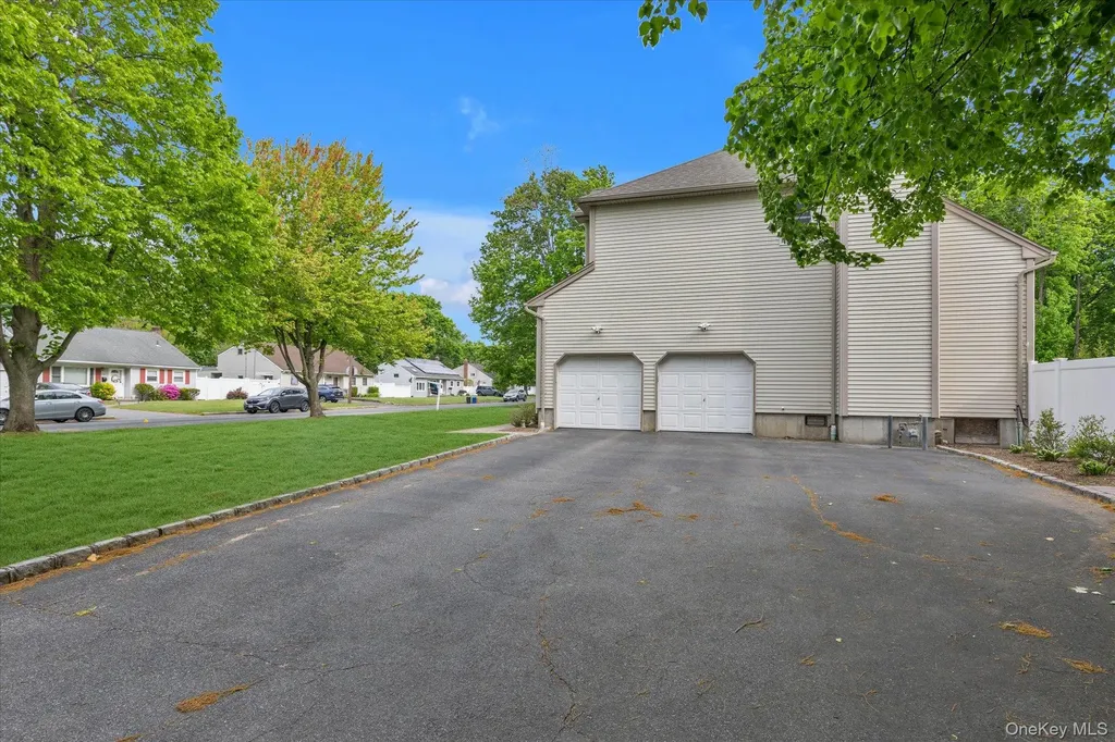 31 9th Avenue Kings Park NY 11754