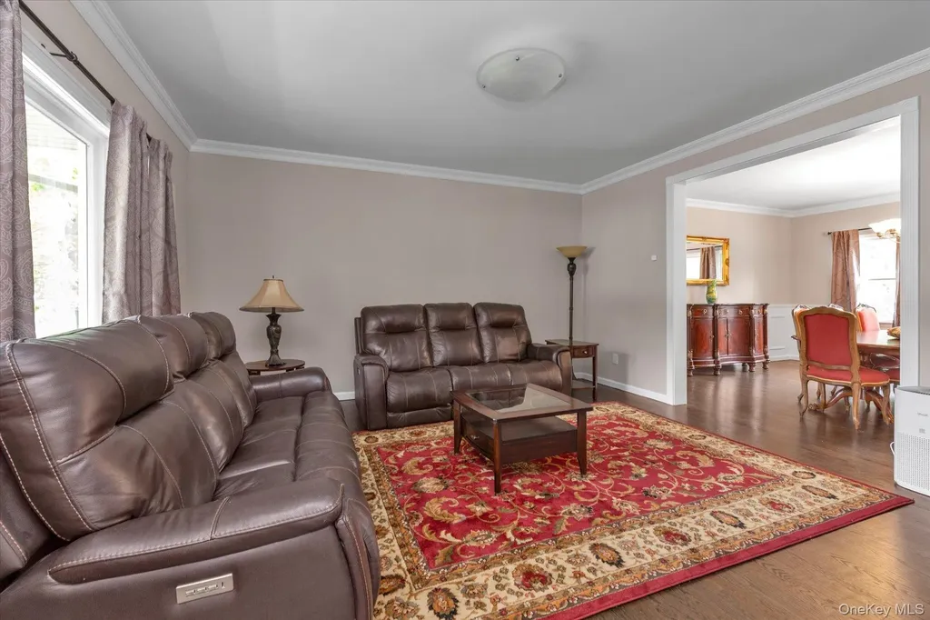 31 9th Avenue Kings Park NY 11754
