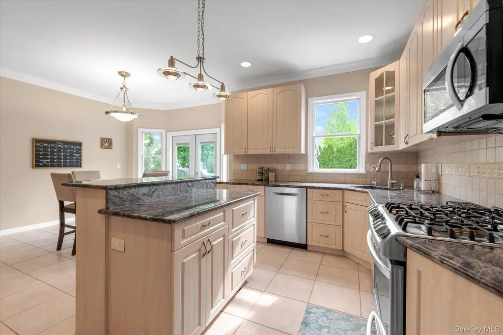31 9th Avenue Kings Park NY 11754