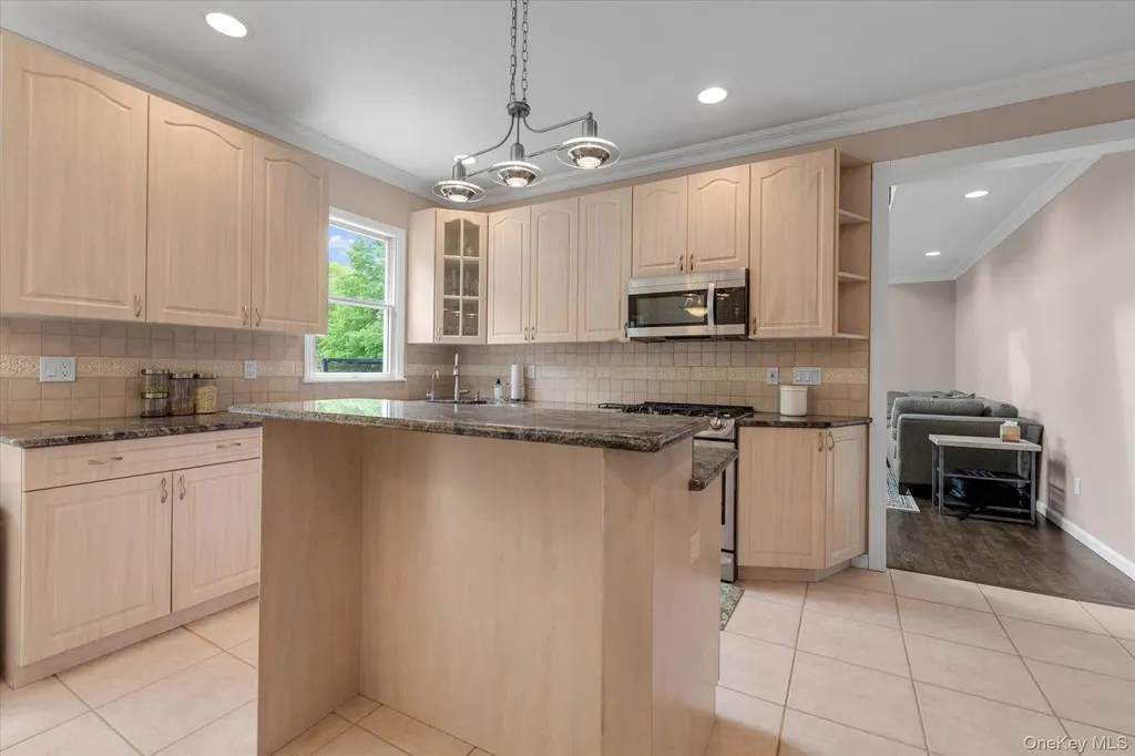 31 9th Avenue Kings Park NY 11754